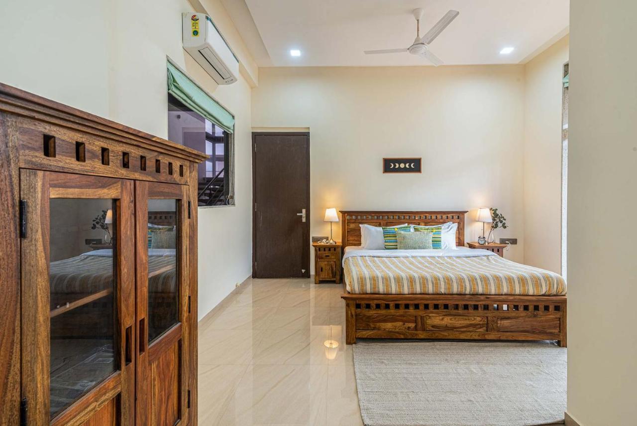 Sierra Skies: Mountain-View Villa with Rooftop Pool & Gym Lonavala Exterior photo